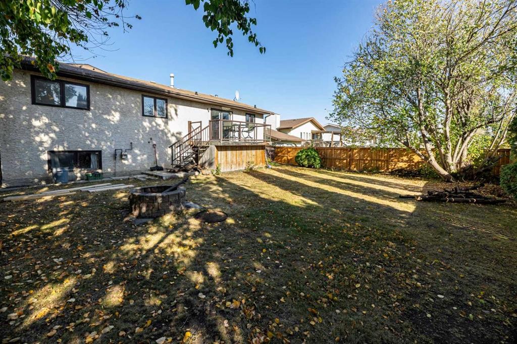 32 Huget Crescent, Red Deer, AB - Outdoor