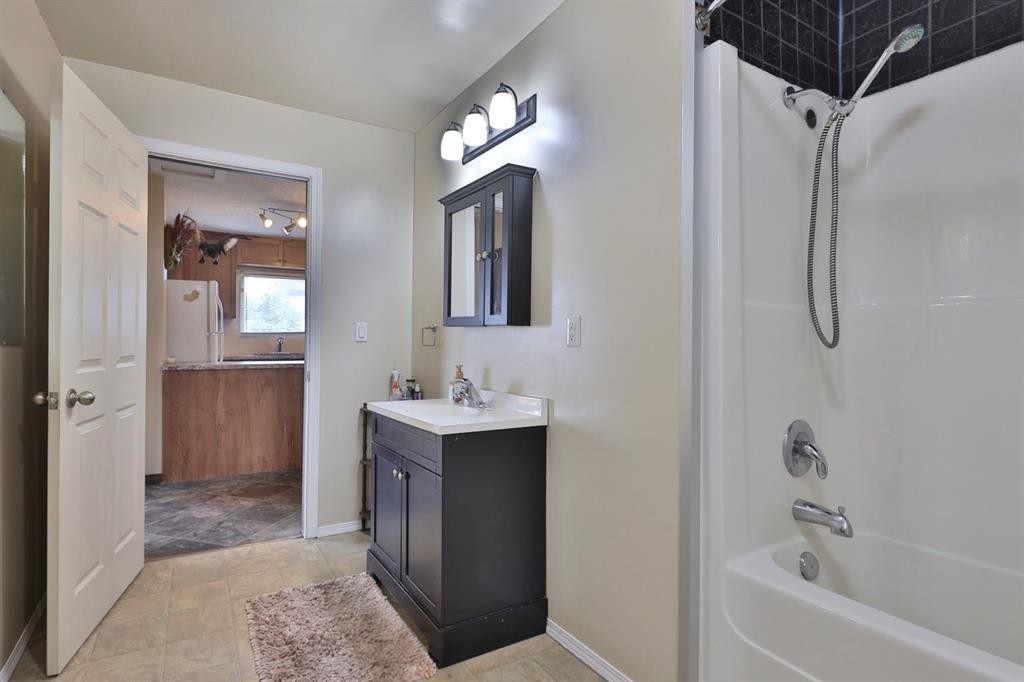 126 Alberta Street, New Norway, AB - Indoor Photo Showing Bathroom
