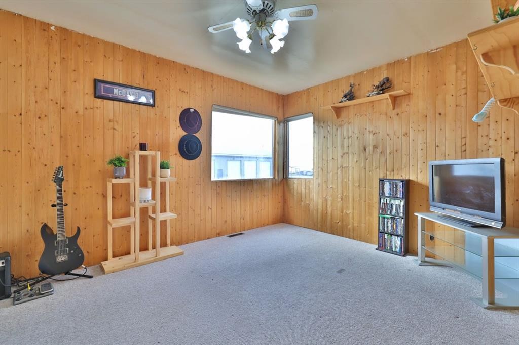 126 Alberta Street, New Norway, AB - Indoor Photo Showing Other Room