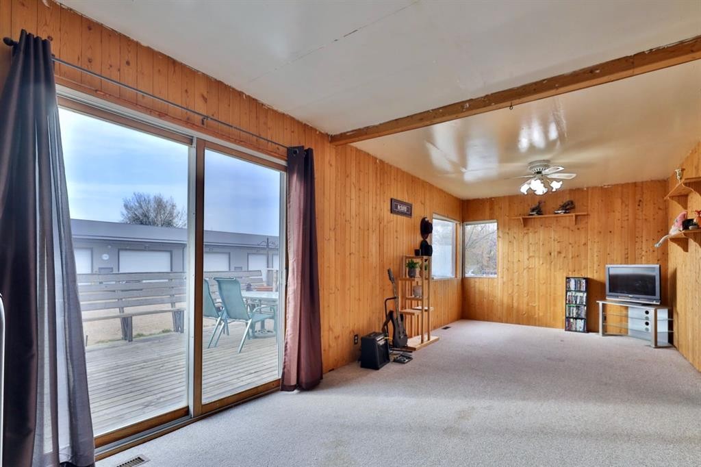 126 Alberta Street, New Norway, AB - Indoor Photo Showing Other Room