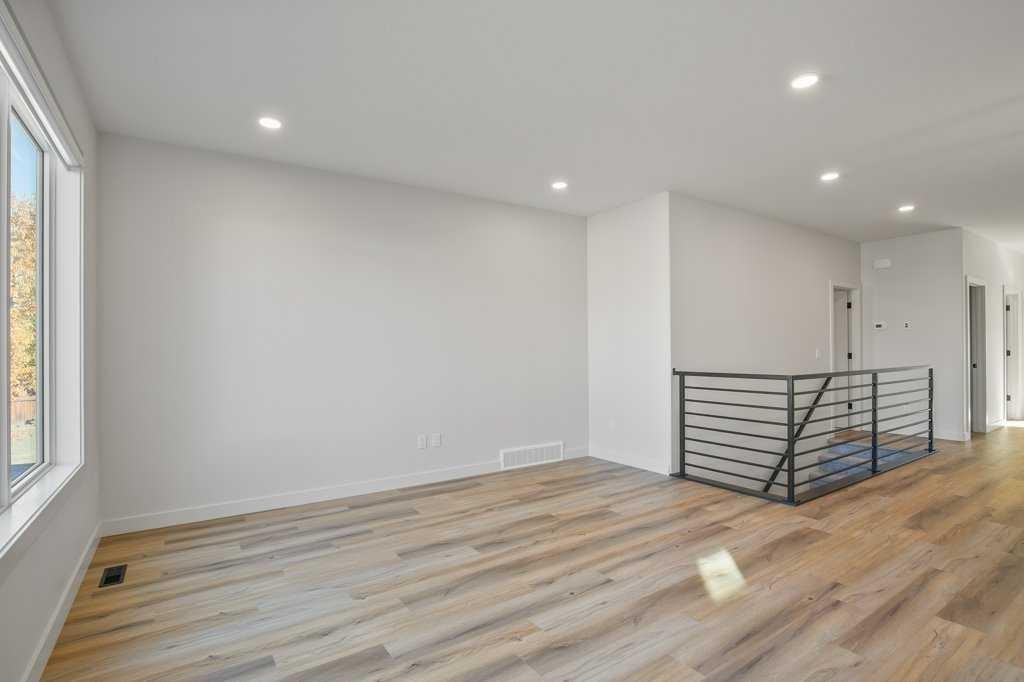 151 Cedar Square, Blackfalds, AB - Indoor Photo Showing Other Room
