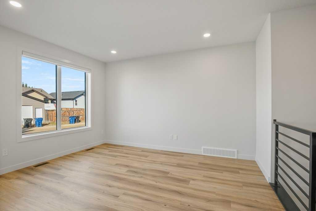 151 Cedar Square, Blackfalds, AB - Indoor Photo Showing Other Room