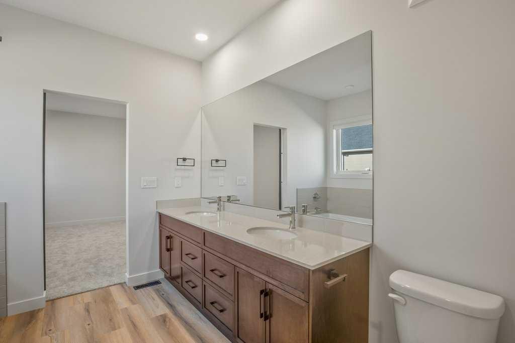151 Cedar Square, Blackfalds, AB - Indoor Photo Showing Bathroom