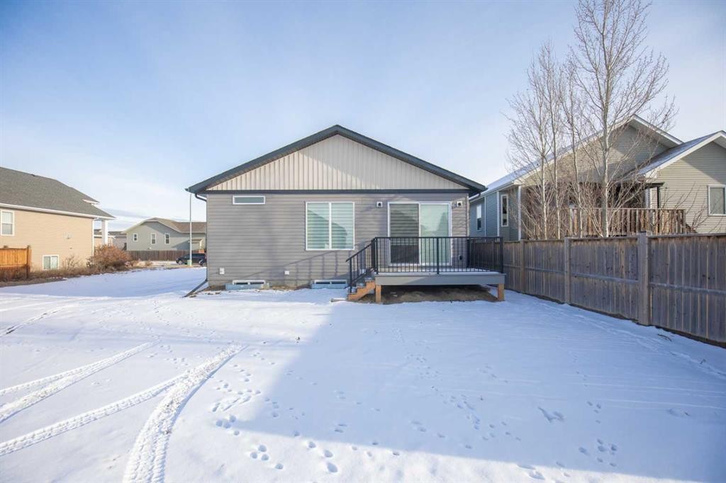 151 Cedar Square, Blackfalds, AB - Outdoor