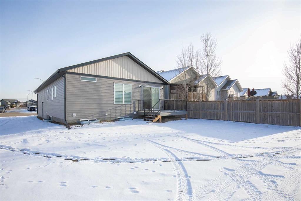 151 Cedar Square, Blackfalds, AB - Outdoor