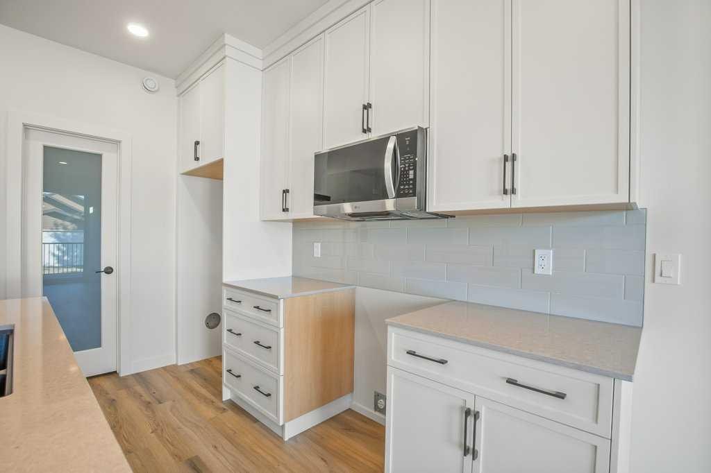 151 Cedar Square, Blackfalds, AB - Indoor Photo Showing Kitchen