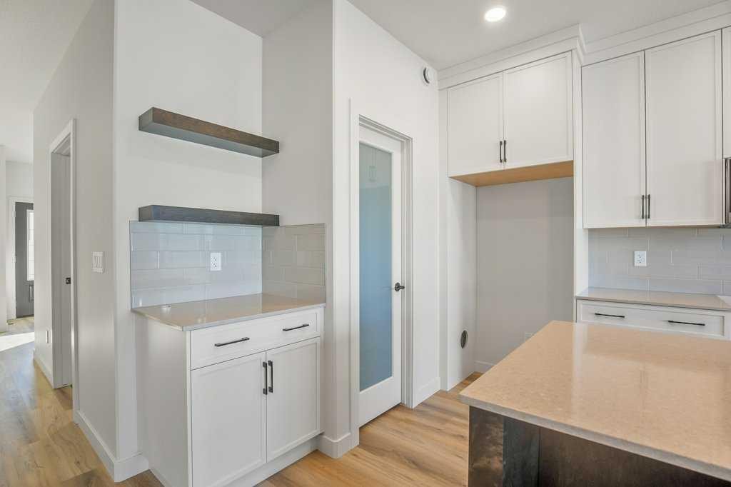 151 Cedar Square, Blackfalds, AB - Indoor Photo Showing Kitchen