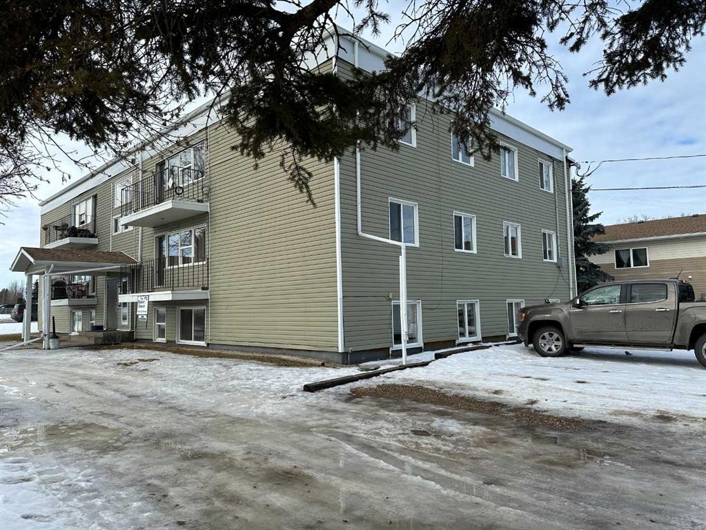 4601 55 Street, Ponoka, AB - Outdoor