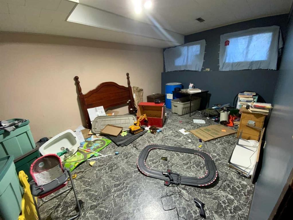 443 4 Avenue Se, Three Hills, AB - Indoor