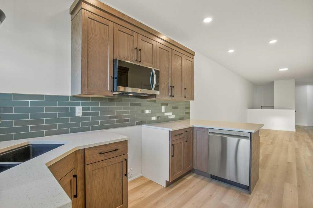 116 Gray Close, Sylvan Lake, AB - Indoor Photo Showing Kitchen