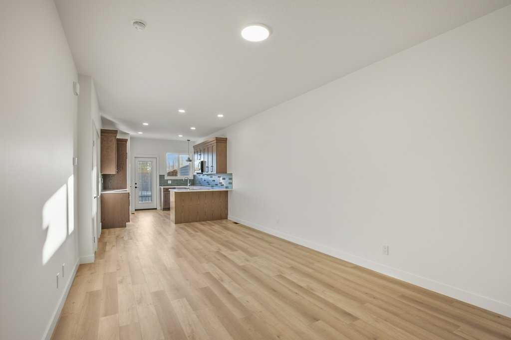 116 Gray Close, Sylvan Lake, AB - Indoor Photo Showing Other Room