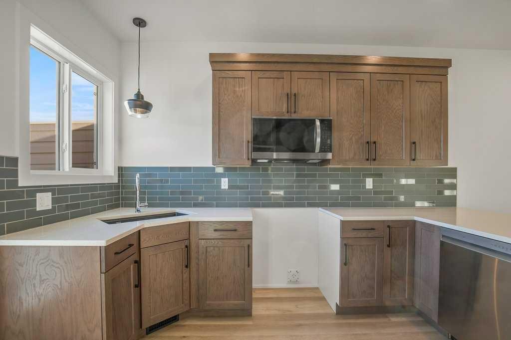 116 Gray Close, Sylvan Lake, AB - Indoor Photo Showing Kitchen With Upgraded Kitchen