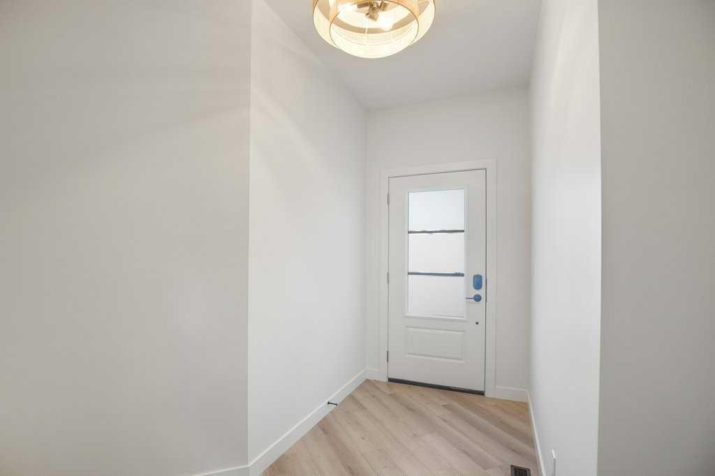 112 Gray Close, Sylvan Lake, AB - Indoor Photo Showing Other Room