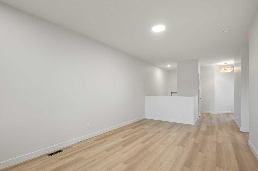 112 Gray Close, Sylvan Lake, AB - Indoor Photo Showing Other Room