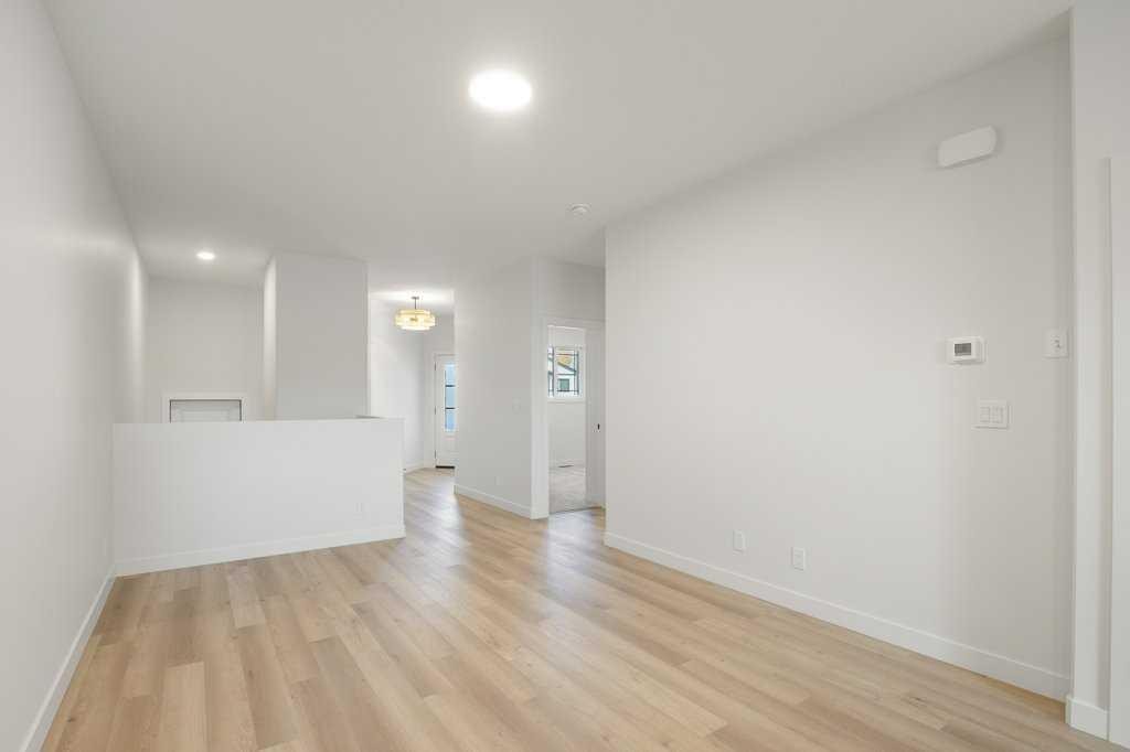 112 Gray Close, Sylvan Lake, AB - Indoor Photo Showing Other Room