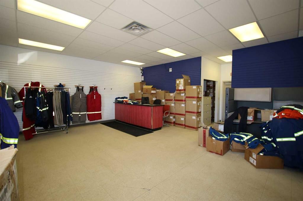 7-7621 Edgar Industrial Drive, Red Deer, AB