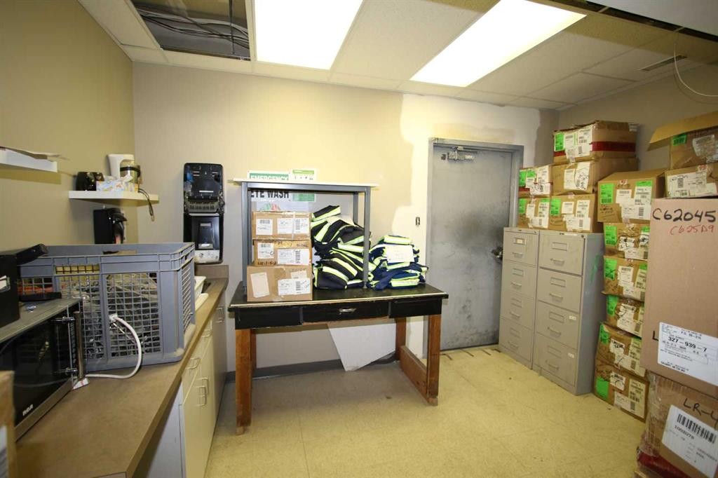 7-7621 Edgar Industrial Drive, Red Deer, AB