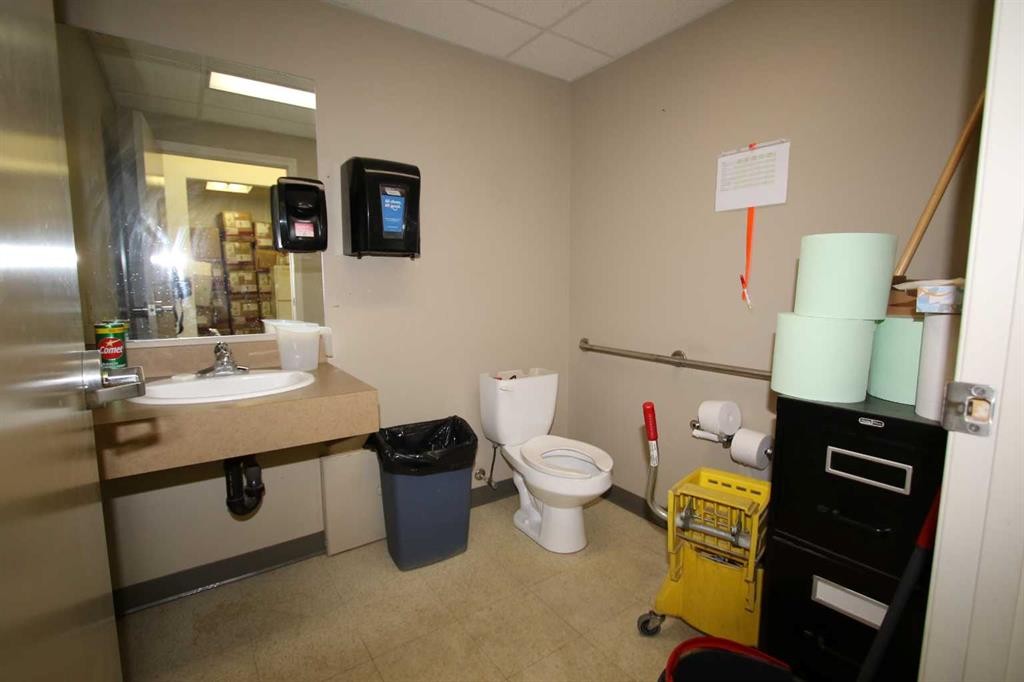 7-7621 Edgar Industrial Drive, Red Deer, AB