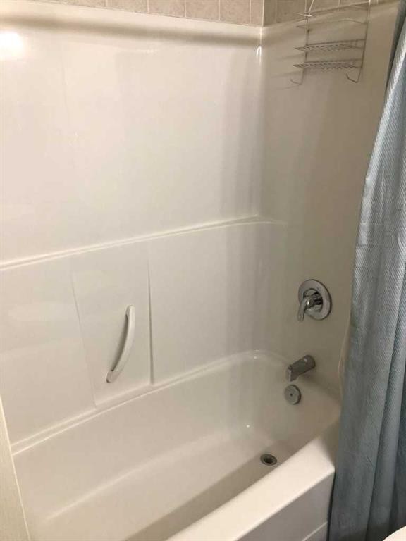 7017 Deer Street, Lacombe, AB - Indoor Photo Showing Bathroom