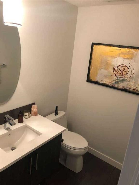 2312 Westmount Road Nw, Calgary, AB - Indoor Photo Showing Bathroom