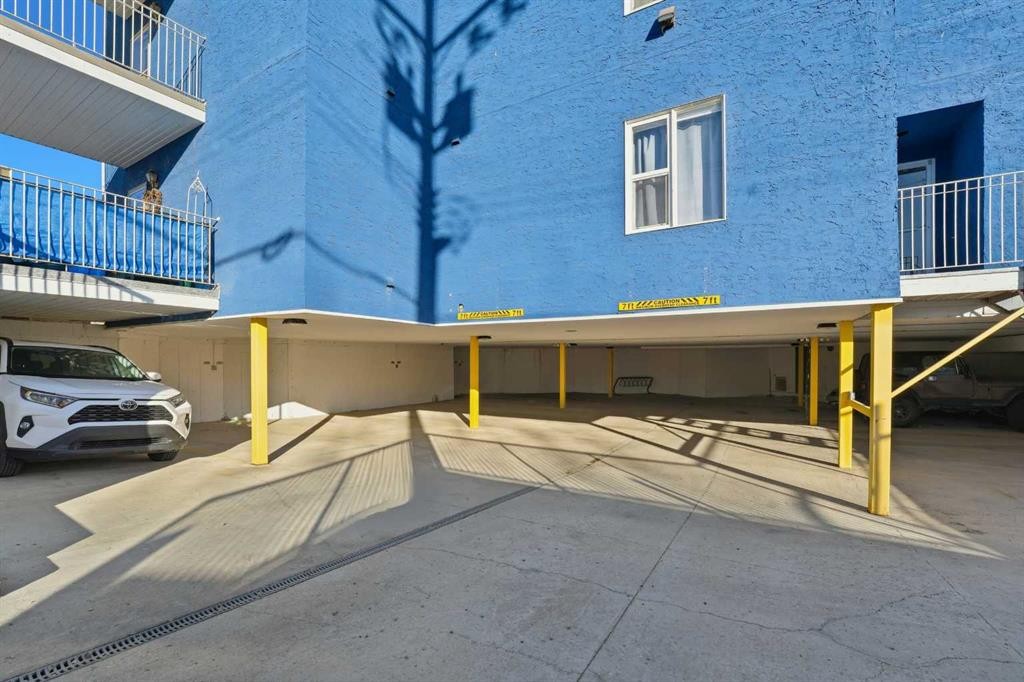 208-5135 Lakeshore Drive, Sylvan Lake, AB - Outdoor With Exterior