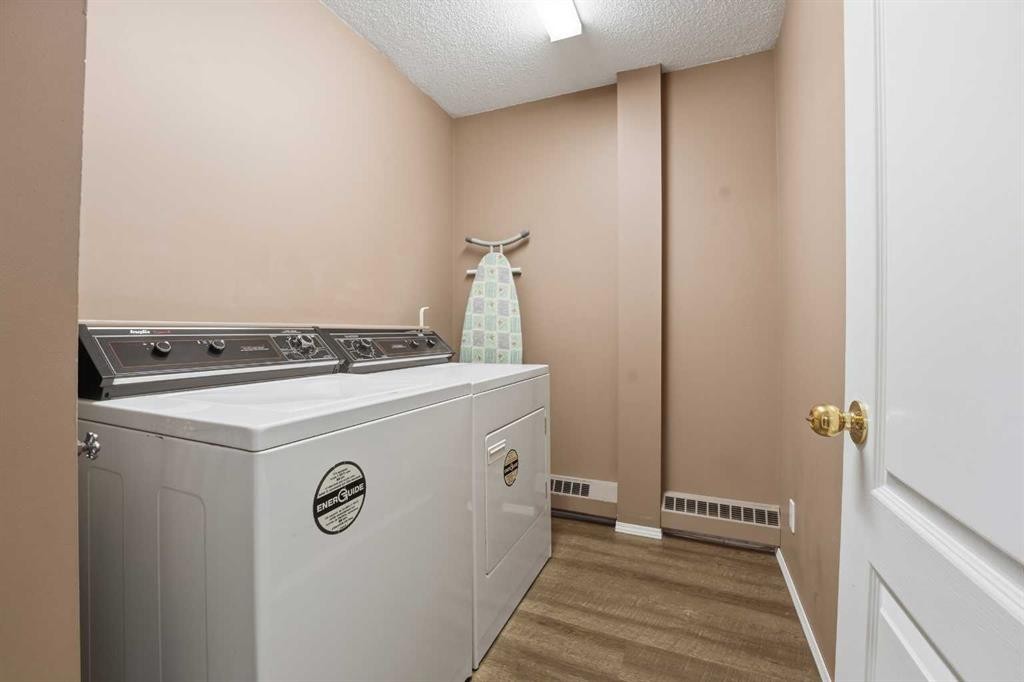 208-5135 Lakeshore Drive, Sylvan Lake, AB - Indoor Photo Showing Laundry Room