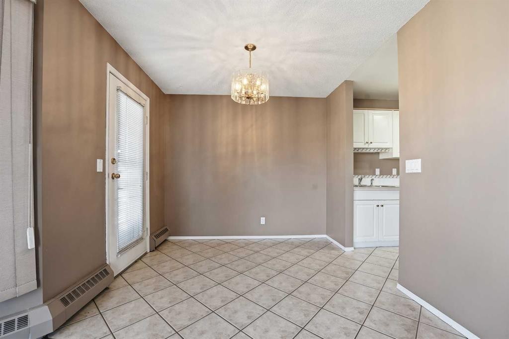 208-5135 Lakeshore Drive, Sylvan Lake, AB - Indoor Photo Showing Other Room