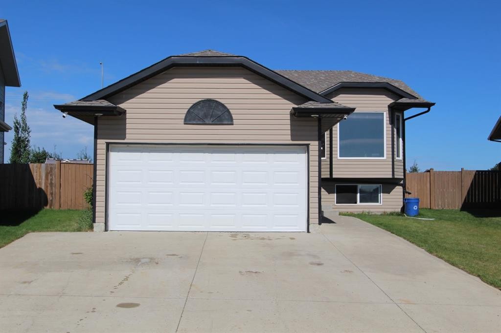 26 Wilkinson Circle, Sylvan Lake, AB - Outdoor With Exterior
