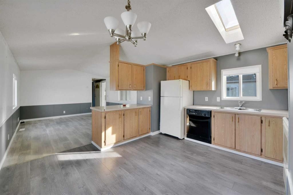 1911 20 Street, Delburne, AB - Indoor Photo Showing Kitchen With Double Sink