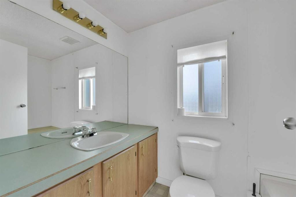 1911 20 Street, Delburne, AB - Indoor Photo Showing Bathroom