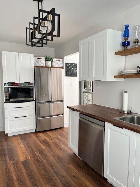 4313 53A Street, Wetaskiwin, AB - Indoor Photo Showing Kitchen