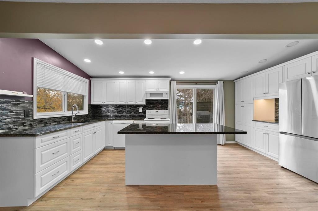 42 Grand Drive, Camrose, AB - Indoor Photo Showing Kitchen With Upgraded Kitchen