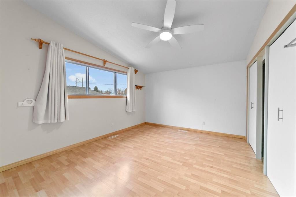 42 Grand Drive, Camrose, AB - Indoor Photo Showing Other Room