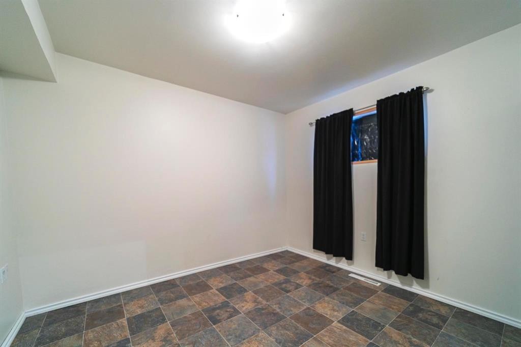 42 Grand Drive, Camrose, AB - Indoor Photo Showing Other Room