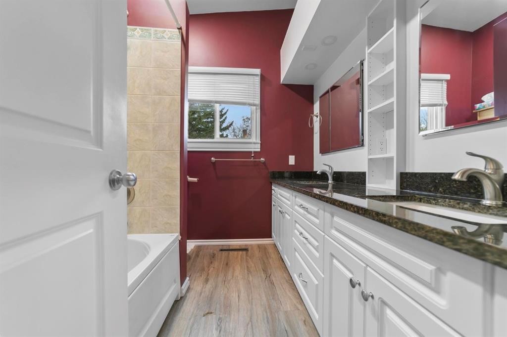 42 Grand Drive, Camrose, AB - Indoor Photo Showing Bathroom