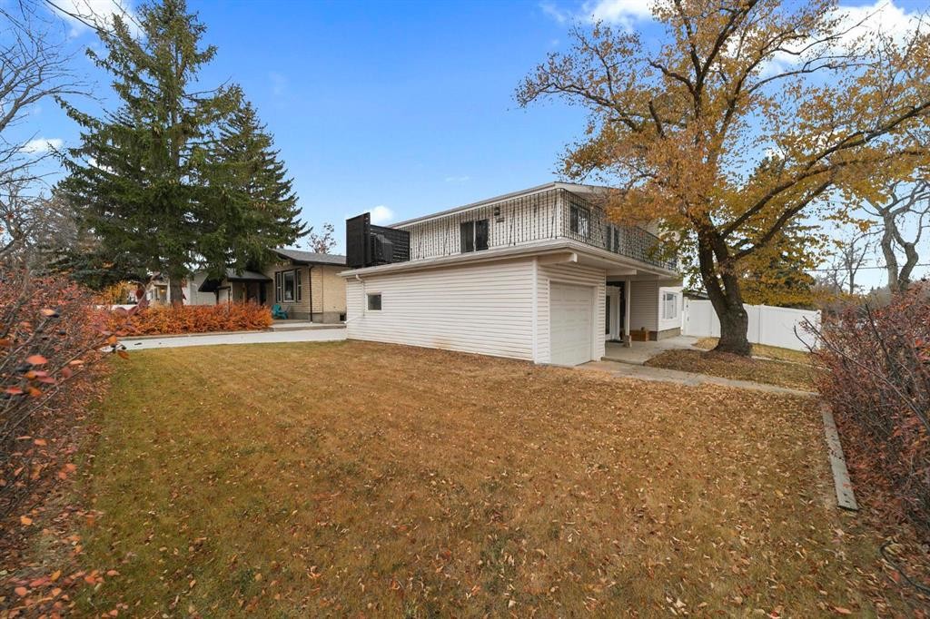 42 Grand Drive, Camrose, AB - Outdoor