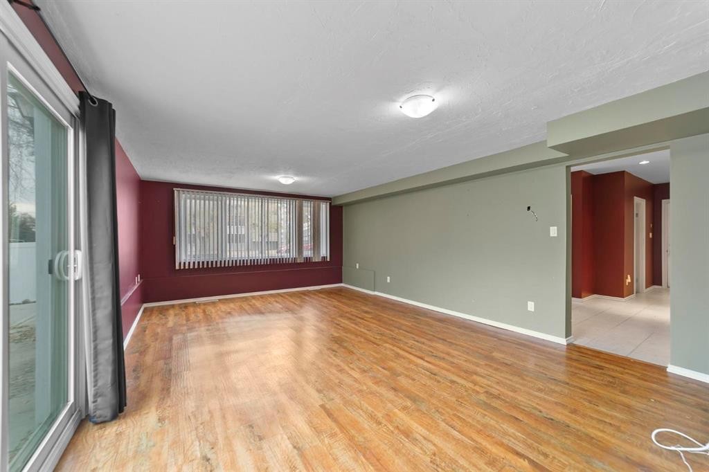 42 Grand Drive, Camrose, AB - Indoor Photo Showing Other Room