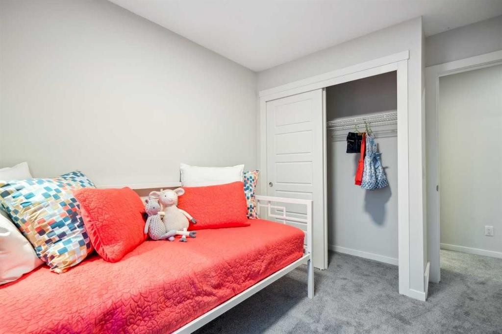 225 Vantage Drive, Cochrane, AB - Indoor Photo Showing Bedroom