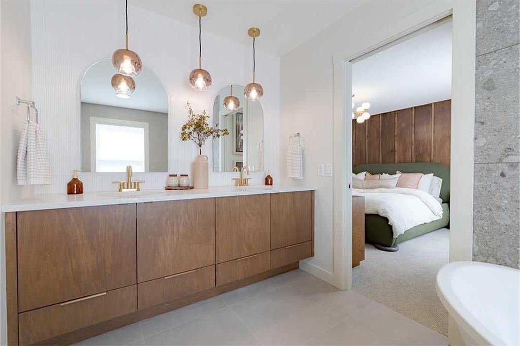 257 Amblestone Crescent Nw, Calgary, AB - Indoor Photo Showing Bathroom