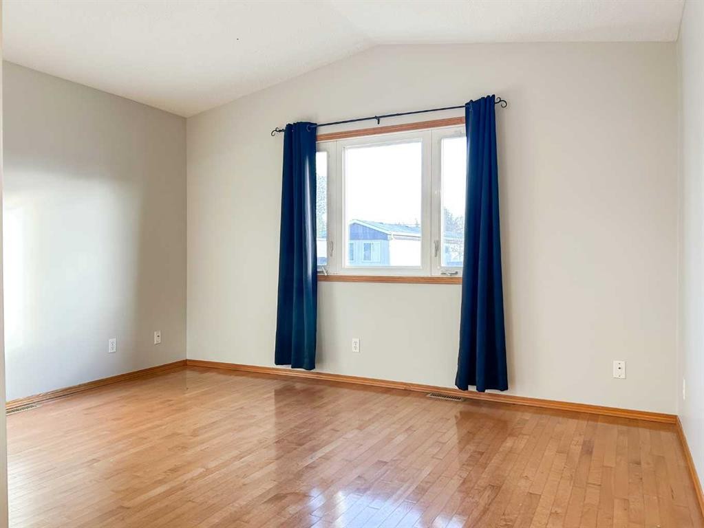 74-4802 54 Avenue, Camrose, AB