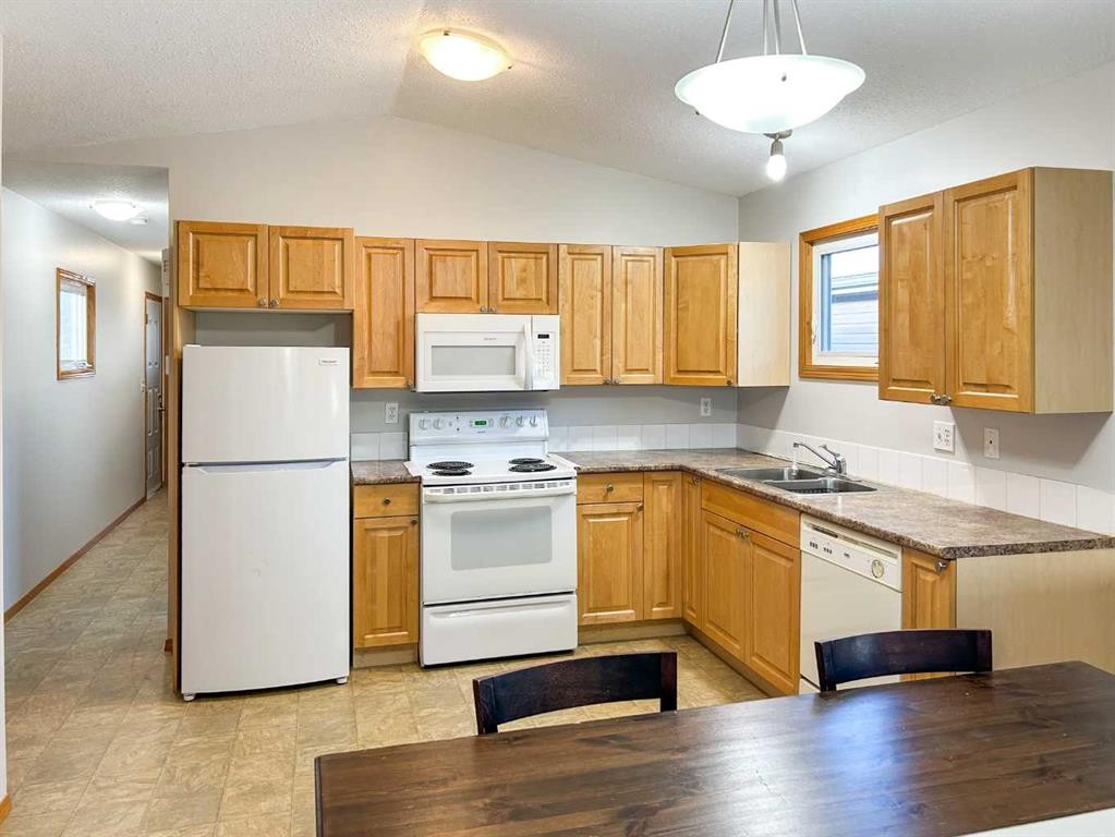 74-4802 54 Avenue, Camrose, AB