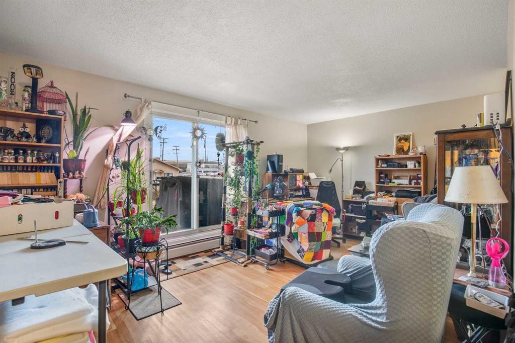 5904 51 Avenue, Red Deer, AB - Indoor