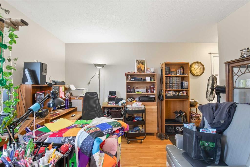 5904 51 Avenue, Red Deer, AB - Indoor