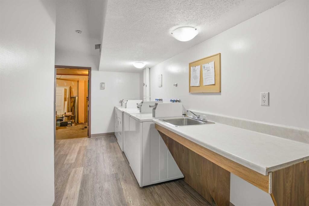 5904 51 Avenue, Red Deer, AB - Indoor Photo Showing Kitchen