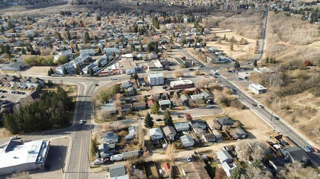 5904 51 Avenue, Red Deer, AB - Outdoor With View