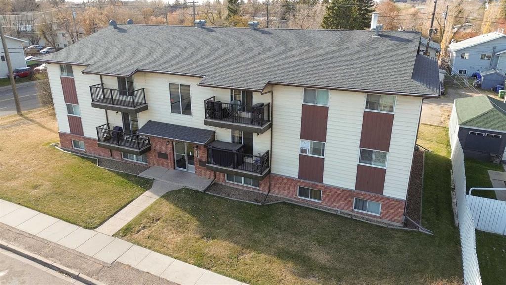 5904 51 Avenue, Red Deer, AB - Outdoor