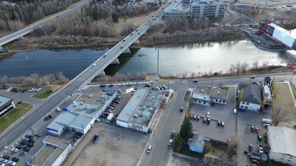 101-304-5904 51 Avenue, Red Deer, AB - Outdoor With View