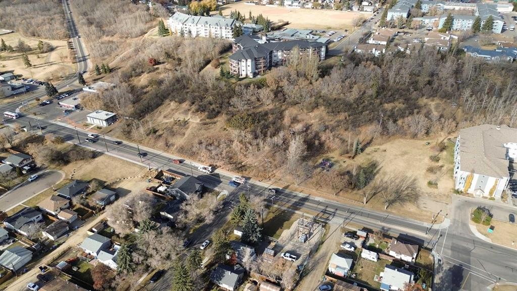 101-304-5904 51 Avenue, Red Deer, AB - With View