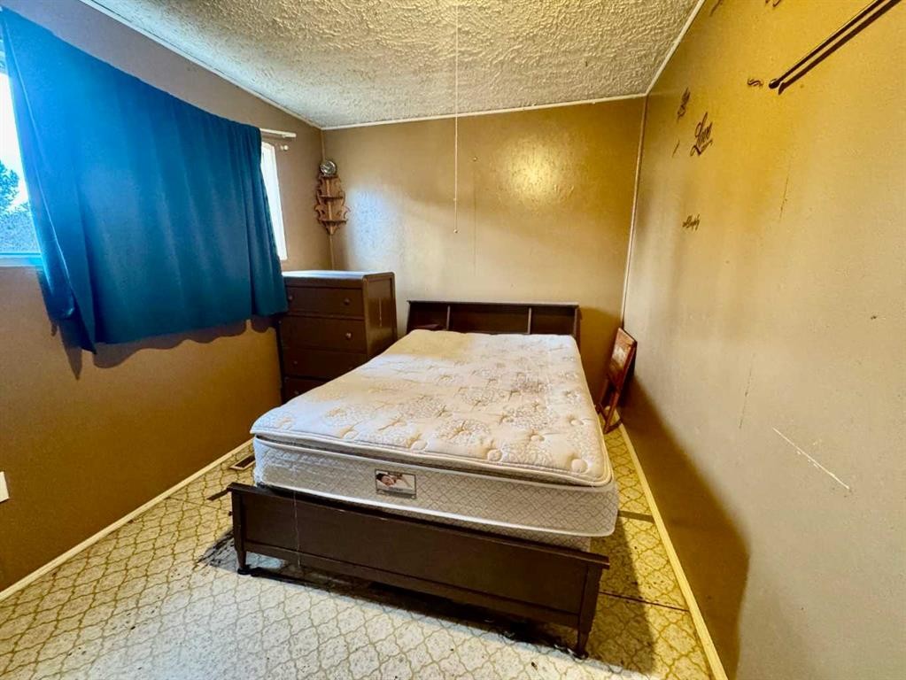 375053A Range Road 5-5, Rural Clearwater County, AB - Indoor Photo Showing Bedroom