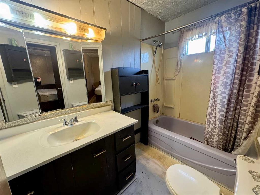 375053A Range Road 5-5, Rural Clearwater County, AB - Indoor Photo Showing Bathroom
